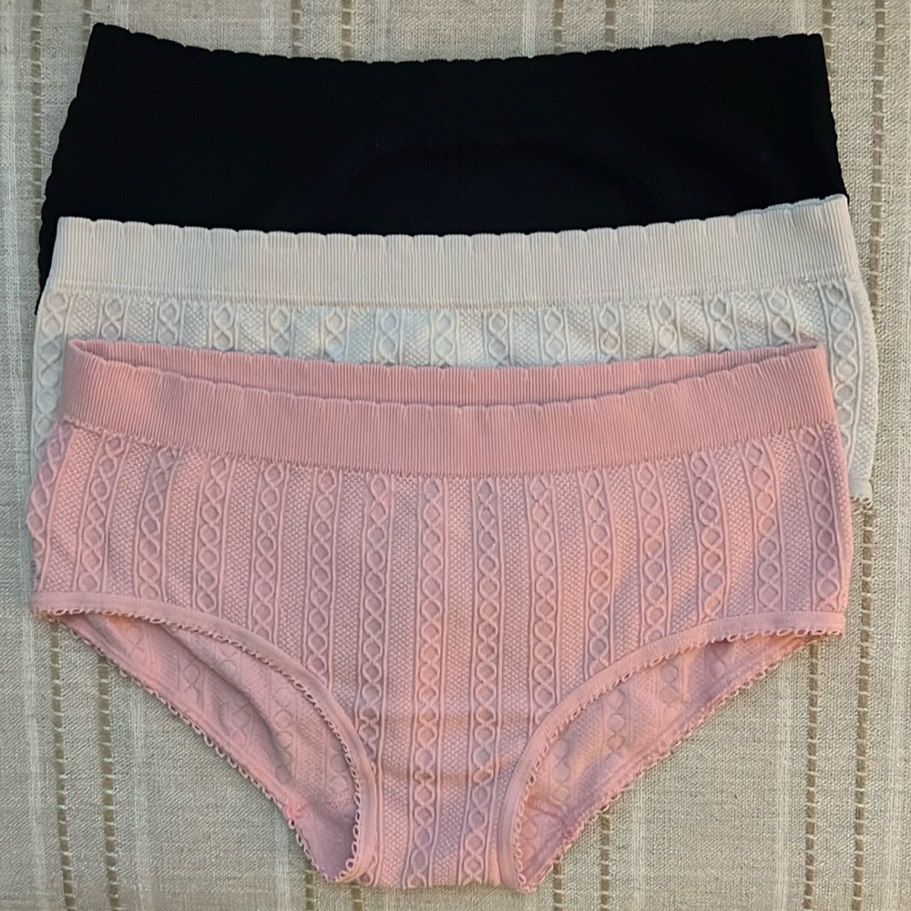 NWOT knit look 3 pack of panties